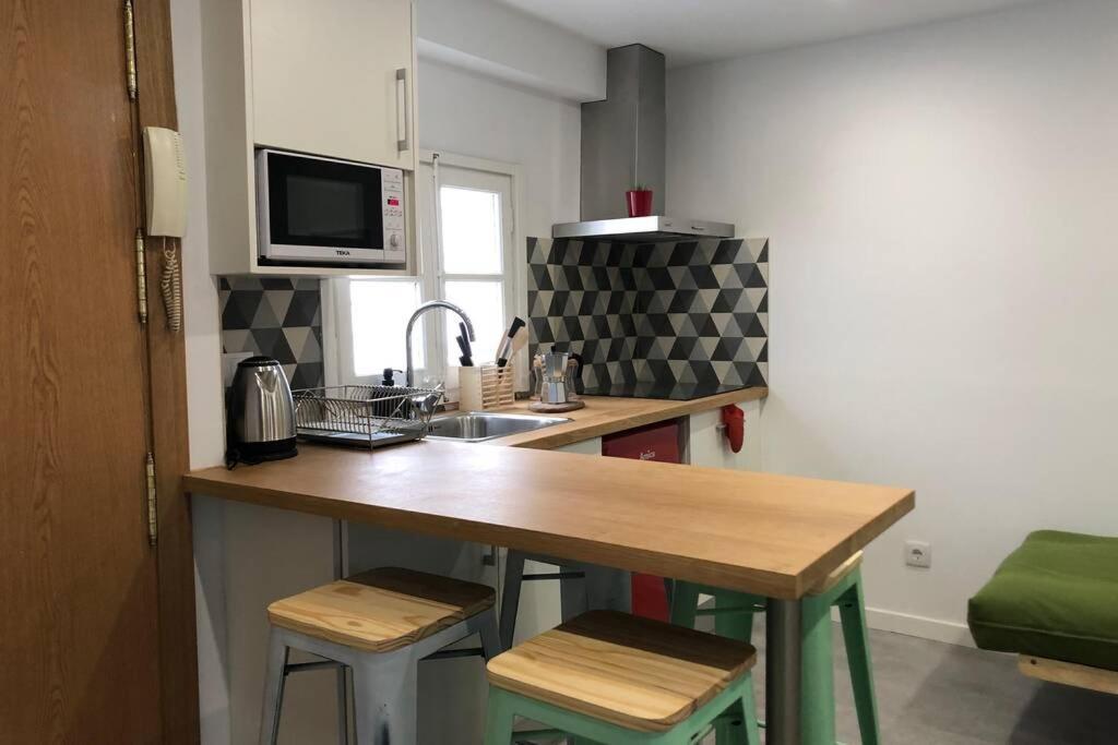 M3 Terrace. Cool Apartment 15 Min Center By Metro 埃斯普卢加·德·隆布雷格 外观 照片