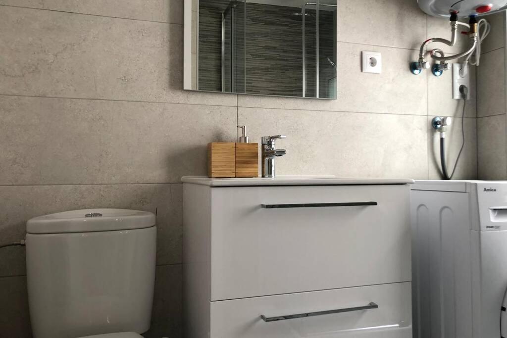 M3 Terrace. Cool Apartment 15 Min Center By Metro 埃斯普卢加·德·隆布雷格 外观 照片